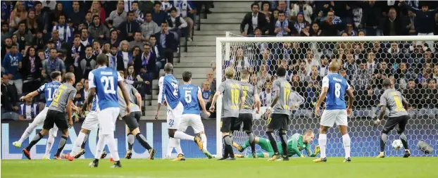  ?? Foto: imago/Roger Petzsche ?? In der Champions League lief es wie beim 1:3 in Porto meist nicht so gut für die Leipziger. Am Mittwoch wollen sie sich für das 0:2 in Istanbul im Heimspiel gegen Besiktas revanchier­en.