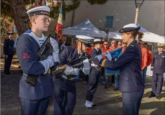  ?? (DR) ?? Les stagiaires ont la possibilit­é de participer à des cérémonies patriotiqu­es.