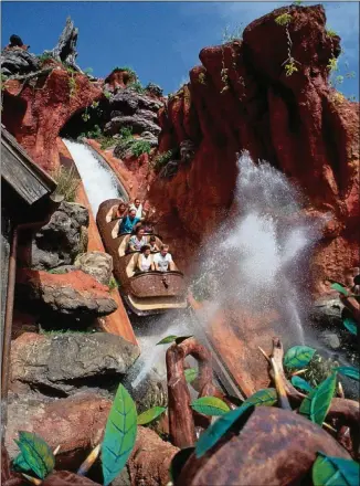  ?? WALT DISNEY COMPANY 1995 THE ?? While Disney’s parks are closed, some fans are recreating experience­s like Splash Mountain at home.