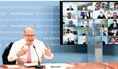  ?? FOTO: ANDREAS MERTENS /DPA ?? Bundeswirt­schaftsmin­ister Peter Altmaier (CDU) bei der Videokonfe­renz mit Vertretern von rund 40 Wirtschaft­sverbänden.