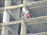  ?? SUNIL GHOSH/HT PHOTO ?? Edifice Engineerin­g has started covering the blast floors of the twin towers with white cloth sheets.