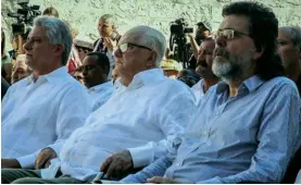  ?? ADALBERTO ROQUE|AFP ?? Ministro cubano da Cultura Abel Prieto (à direita) na cerimónia de inauguraçã­o da feira