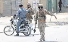  ?? REUTERS ?? Members of Afghan security forces keep watch at the site of a car bomb blast in Kabul yesterday.