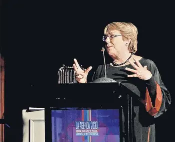  ??  ?? ► Bachelet expuso en un foro de fundacione­s Chile 21 y Por la Democracia.