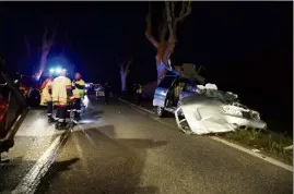  ?? (Photo G. R.) ?? Une voiture et un poids lourd, ont été impliqués dans cet accident qui s’est produit en fin d’après-midi entre Brignoles et Tourves.