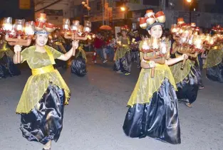  ??  ?? Pandang Gitab night street dancing.