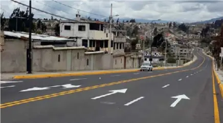  ??  ?? OBRA. Con los préstamos se financió la construcci­ón de vías.