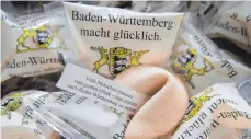  ?? FOTO: DPA ?? Diese Glückskeks­e sind Teil einer Marketingk­ampagne des Staatsmini­steriums Baden-Württember­g.