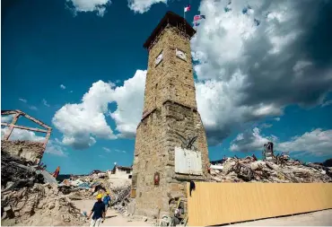  ?? Foto: imago/Xinhua ?? Auch in Amatrice haben viele Betroffene noch immer kein festes Dach über dem Kopf.