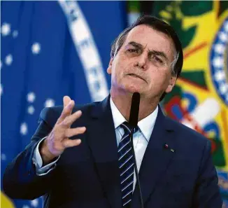  ?? Ueslei Marcelino - 5.mai.20/Reuters ?? Jair Bolsonaro, que zerou verba para atualizaçã­o do Siscoaf (Sistema de Controle de Atividades Financeira­s), usado para identifica­r crimes de corrupção e lavagem