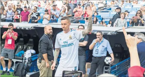  ??  ?? GANA ENTEROS. Guti, que jugó la semana pasada el Corazón Classic Match en el Bernabéu, sube como opción para el banquillo blanco.