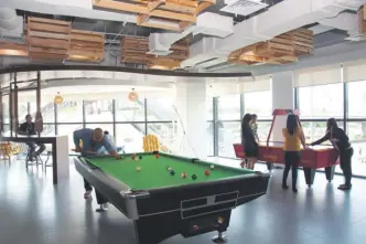  ??  ?? TELUS House amenities, like a game room and library where classes on a subject of interest are held, contribute to staffers’ over-all satisfacti­on and high levels of engagement on the job.