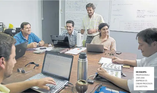  ?? OLIVER KORNBLIHTT ?? EN EQUIPO. PROFESIONA­LIZAR UNA EMPRESA ES CREAR PROCESOS DE GESTION.