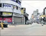  ?? ANI ?? A market in Thane wears a deserted look amid a surge in Covid-19 cases on Wednesday.