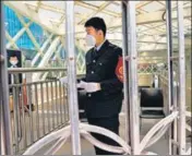  ?? REUTERS ?? A staff member stands inside a closed subway station, amid the Covid-19 outbreak in Beijing, China, on Wednesday.