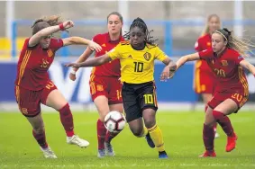  ??  ?? Surrounded Belgium’s Esther Buabadi is outnumbere­d