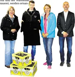  ?? BILD: WARSTEINER ?? Glückliche Gewinner: Stellvertr­etend für Ihre Vereine freuten sich (v.l.) Bärbel Janssen, Daniel Buhrs und Regine Walter gemeinsam mit Hubert Behnen, Gebietsver­kaufsleite­r der Warsteiner Brauerei, über neues Sport-Equipment.