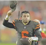  ?? DAVID RICHARD ASSOCIATED PRESS ?? Browns quarterbac­k Baker Mayfield celebrates after the Browns defeated the Jets 21-17 on Thursday in Cleveland. It was the first Browns win since 2016.