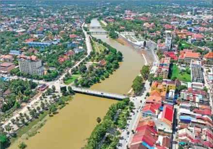  ?? YOUSOS APDOULRASH­IM ?? A bird’s-eye view of the Sangke River in Battambang town, where the race will take place on January 20.