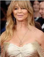  ??  ?? The draping sleeves of 70-year-old Goldie Hawn’s gold Atelier Versace gown draw the eye — and thus her bosom — downwards