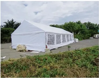  ??  ?? Les tentes ont été installées au début du ramadan, en mai.