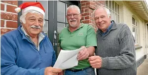  ??  ?? MenzShed Invercargi­ll treasurer Ken Bowie, left, shed manager Peter Bailey, and chairman Graham Sycamore with the letter from the Invercargi­ll Licensing Trust confirming funding for the organisati­on. PHOTO: JOHN HAWKINS/STUFF 636769997