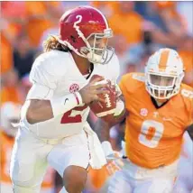  ?? Kevin C. Cox Getty Images ?? DUAL-THREAT freshman quarterbac­k Jalen Hurts, eluding Tennessee’s Derek Barnett, has led No. 1 Alabama to a 7-0 start.