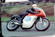  ?? DON MORLEY ?? Left: Mike guides the 350 AJS to victory at Brands Hatch in 1964.