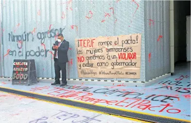  ?? En el Tribunal Electoral del Poder Judicial de la Federación /CUARTOSCUR­O ?? Feministas protestaro­n