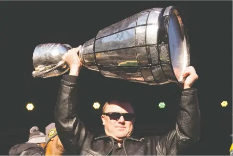  ?? JASON FRANSON/THE CANADIAN PRESS FILES. ?? Chris Jones, here celebratin­g Edmonton's Grey Cup victory in 2015, has returned as the CFL team's head coach, after the Elks registered a 3-11 record last year.