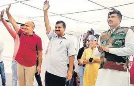  ?? MANOJ DHAKA/HT ?? Delhi chief minister Arvind Kejriwal and his deputy Manish Sisodia during an Aam Aadmi Party rally in Jhajjar on Monday.