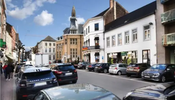  ?? FOTO SERGE MINTEN ?? De Havermarkt wordt als eerste ingericht voor kortparker­en. “We willen meer rotatie in de stad”, zegt schepen Marc Schepers.