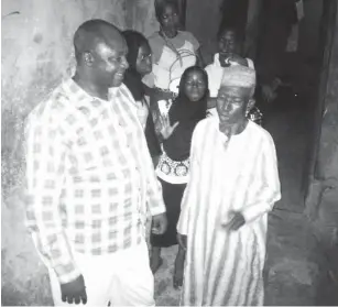  ??  ?? Alhaji Idris Magaji Nda narrating the story of Okuta Ilorin to Mr. Sulaiman Adio with other people around.