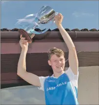  ??  ?? Skye captain Lorna Macrae lifts the Valerie Fraser Cup.