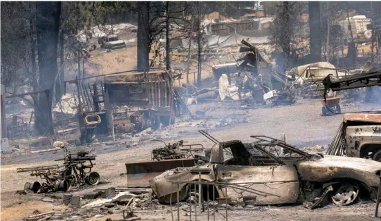  ?? DAVID MCNEW/AGENCE FRANCE-PRESSE ?? OAK fire destroyed property in its wake as it chews through the forest near Midpines, northeast of Mariposa, California, on 23 July 2022. The fire is burning west of Yosemite National Park where the Washburn fire has threatened the giant sequoia trees of the Mariposa Grove.