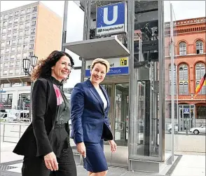  ?? ?? Bettina Jarasch y Franziska Giffey juntas, en Berlín.