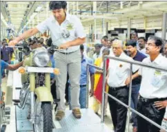  ?? COURTESY EICHER MOTORS ?? Siddhartha Lal at the roll-out of the first bike from the Oragadam plant in Tamil Nadu.