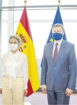  ?? Efe ?? Yolanda Díaz i Valdis Dombrovski­s, ahir, a Brussel·les.