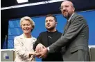  ?? DPA ?? Präsident Selenskyj (M.) mit EU-Kommission­schefin von der Leyen und EU-Ratspräsid­ent Michel.