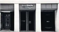  ??  ?? Bei Best Smile arbeiten zugelassen­e Zahnärzte und Dentalassi­stenten. Zudem hat jeder Shop eine Praxiszula­ssung.