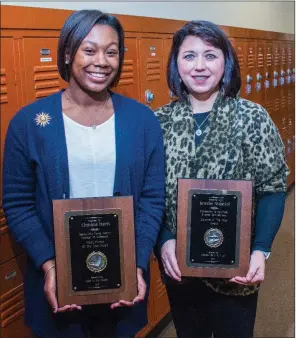  ?? WILLIAM HARVEY/TRILAKES EDITION ?? Christine Harris, left, and Jennifer Shnaekel show the plaques they received at the 2018 Malvern/Hot Spring County Chamber of Commerce Awards Banquet. Harris, a senior at Malvern High School, received the Young Person of the Year Award; Shnaekel,...