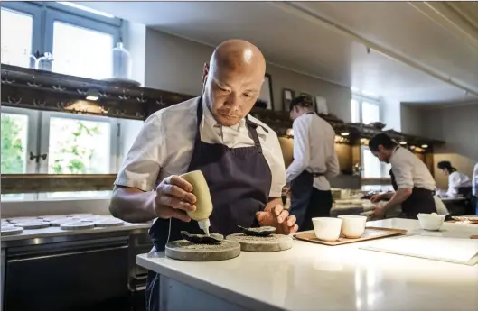  ??  ?? Sayan Isaksson står oftast själv i köket på sin restaurang Esperanto i Stockholm och tillreder rätter i kategorin japansk fiktion, där han använder lokala svenska råvaror, gärna säsongens grönsaker, örter och fisk.