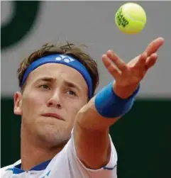 ?? ARKIVFOTO: REUTERS/NTB SCANPIX ?? GRUS BEST: Casper Ruud fikk en saerdeles kort opplevelse i årets Wimbledon-turnering da han røk ut i første runde for franske Antoine Hoang.