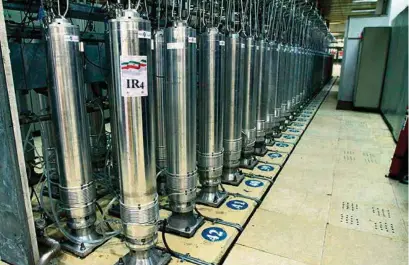  ?? (EPA) ?? Une série de centrifuge­uses dans l’usine de Natanz. Une explosion aurait détruit leur système d’alimentati­on.