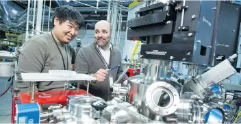  ?? DAVE STOBBE FOR THE UNIVERSITY OF SASKATCHEW­AN ?? U of S physiology professor Juan Ianowski, right, and Xiaojie Luan have used powerful synchrotro­n X-rays to study “kissing bugs” that transmit the Chagas disease.