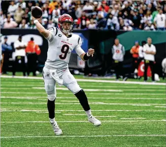  ?? FRANK FRANKLIN II / ASSOCIATED PRESS ?? Cincinnati Bengals quarterbac­k Joe Burrow has thrown among the most intercepti­ons for a quarterbac­k this season with nine, but he’s not concerned about that stat at this point as he believes he’s still making good decisions for the most part.