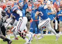  ?? JOHN RAOUX/AP ?? Florida quarterbac­k Feleipe Franks runs for a 10-yard touchdown during the Gators’ win over South Carolina on Saturday.