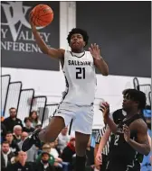  ?? JOSE CARLOS FAJARDO — STAFF PHOTOGRAPH­ER ?? Salesian's Carlton Perrilliat goes up for a basket past De La Salle's David Balogun in the first quarter of their NCS Open Division championsh­ip game Friday.