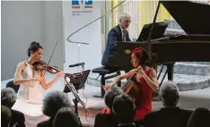  ?? Foto: Zuber ?? Das spritzige Trio Ardor überzeugt das Publikum bei Klassik im Ries durch brillante Technik und mit einem brachialen Rachmanino­ff Trio.