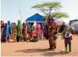  ?? Fotos: Gioia Forster, dpa ?? Das Leben in Somalia ist sehr schwierig. Viele Menschen fliehen und leben in Flüchtling­scamps.